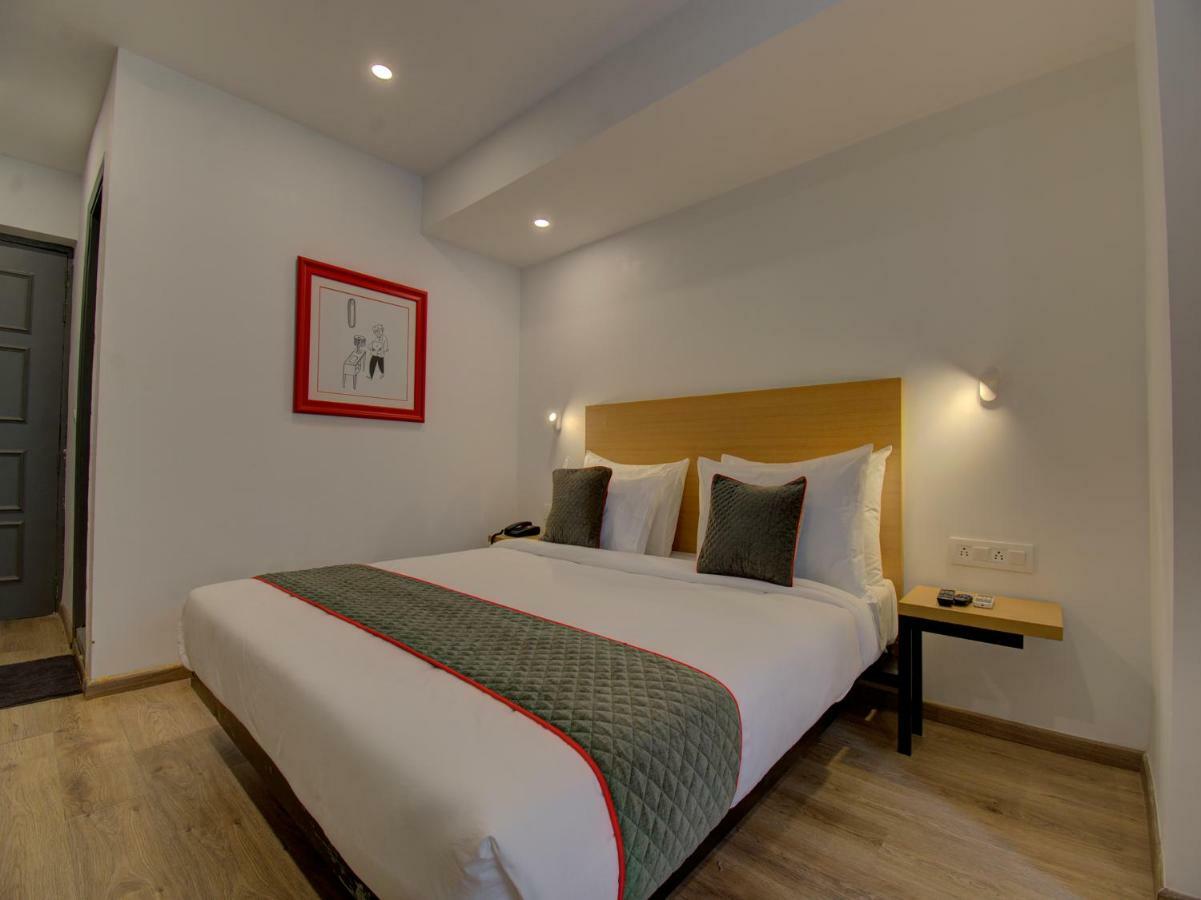 Oyo Townhouse 150 Shreyas Colony Hotel Ahmedabad Exterior foto