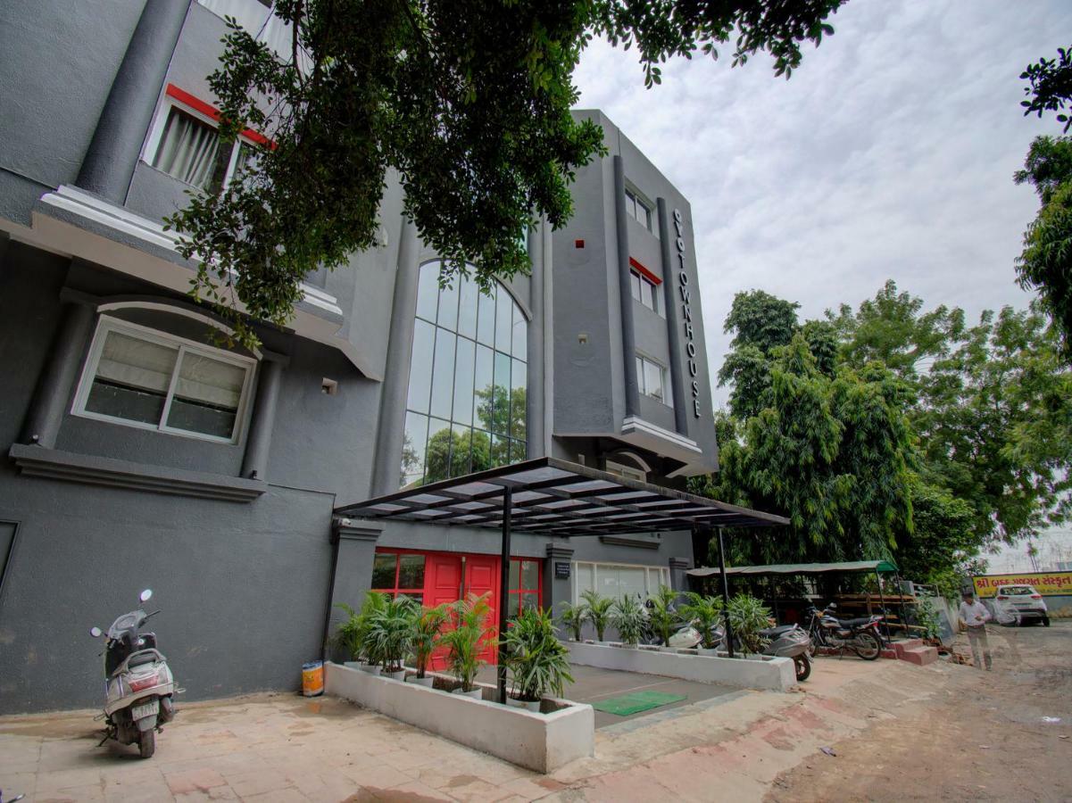 Oyo Townhouse 150 Shreyas Colony Hotel Ahmedabad Exterior foto
