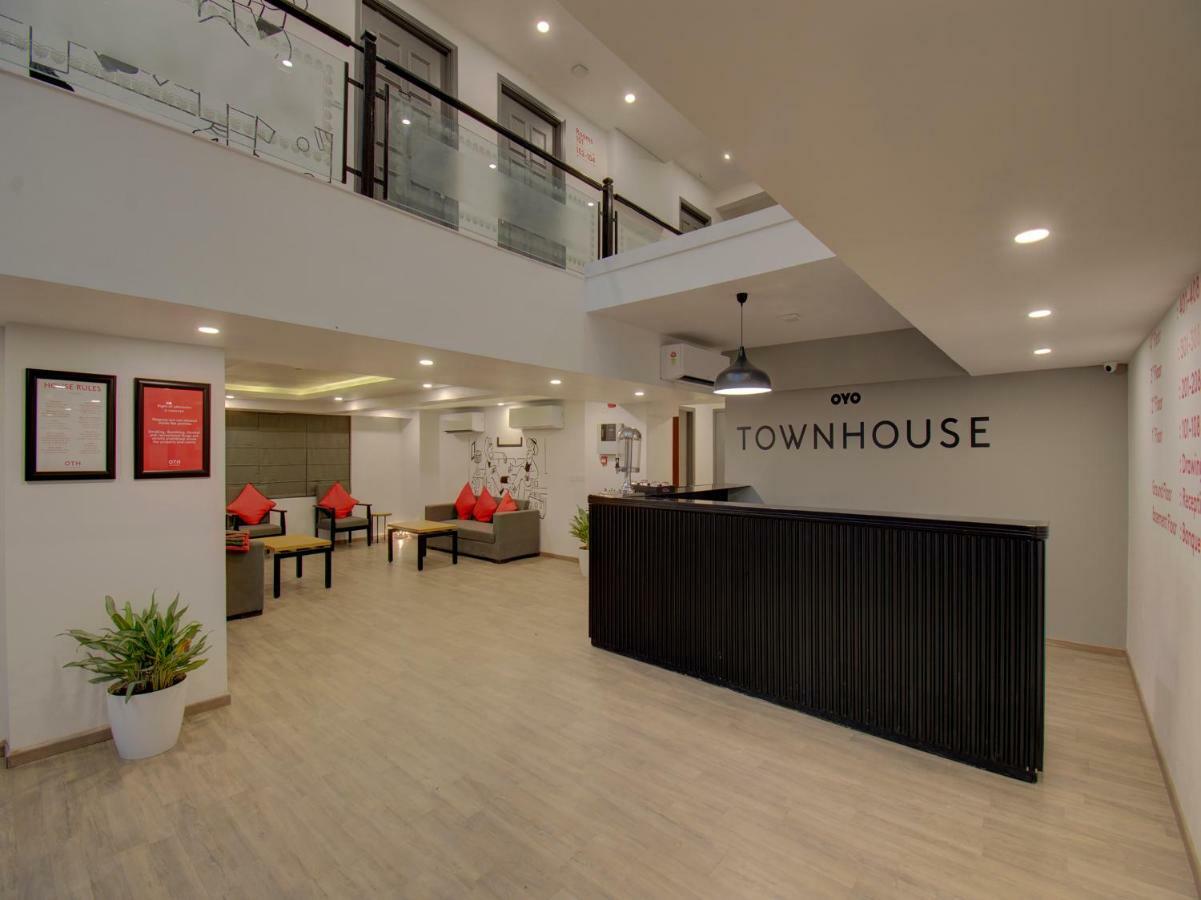 Oyo Townhouse 150 Shreyas Colony Hotel Ahmedabad Exterior foto