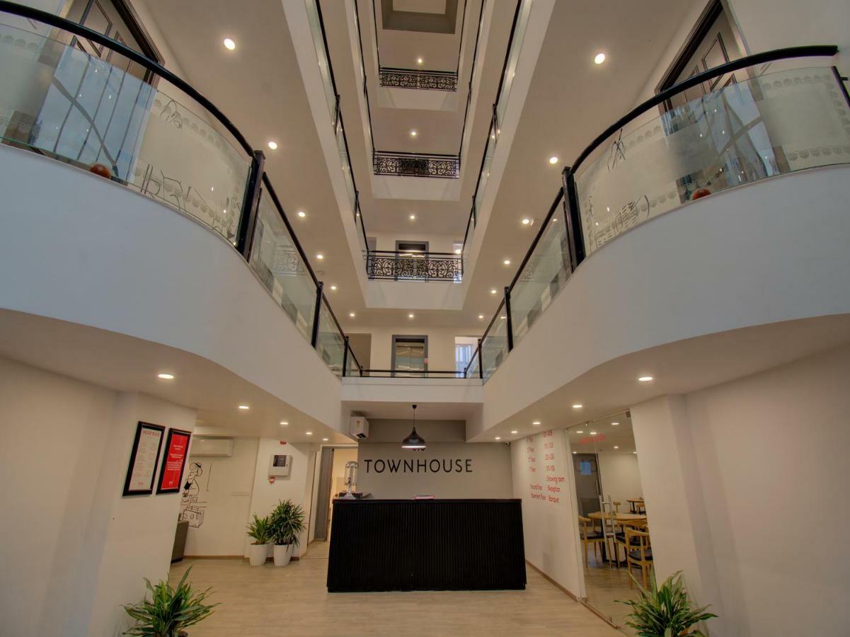 Oyo Townhouse 150 Shreyas Colony Hotel Ahmedabad Exterior foto