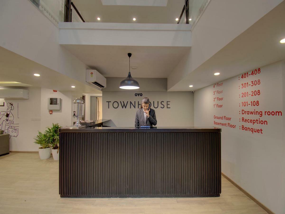 Oyo Townhouse 150 Shreyas Colony Hotel Ahmedabad Exterior foto