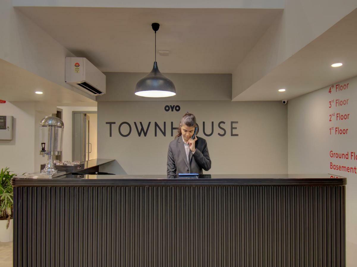 Oyo Townhouse 150 Shreyas Colony Hotel Ahmedabad Exterior foto